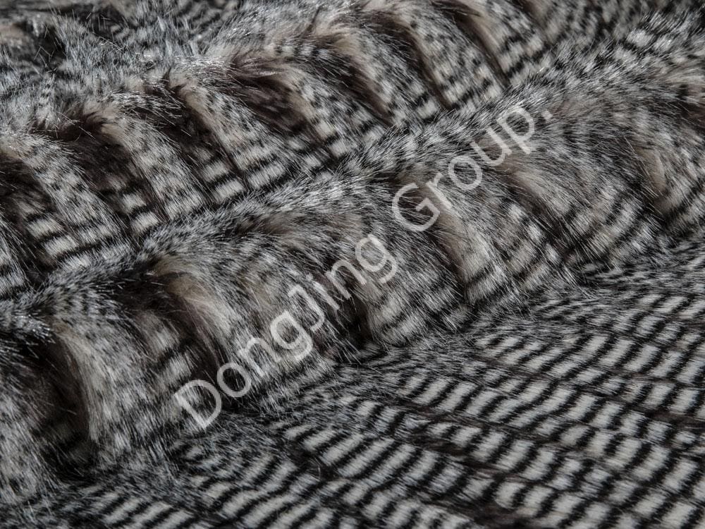 8W1868-Plume de faisan Timmy Seal Plume de faisan marron faux fur fabric