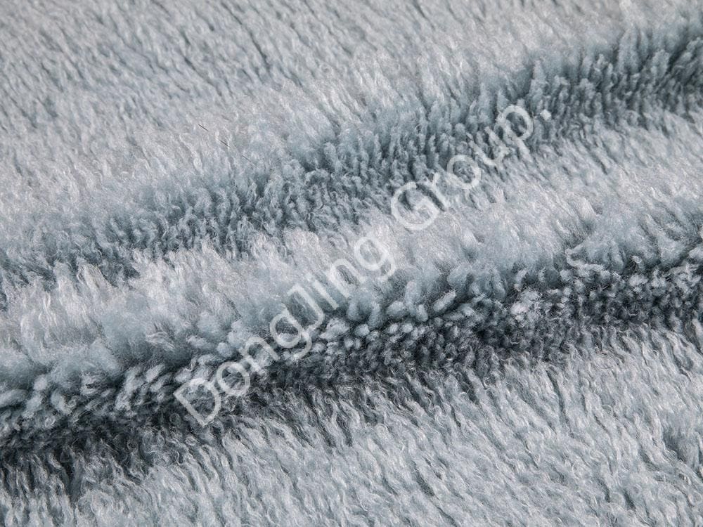 9W1352-Laine de plage Panax Denax bleue faux fur fabric